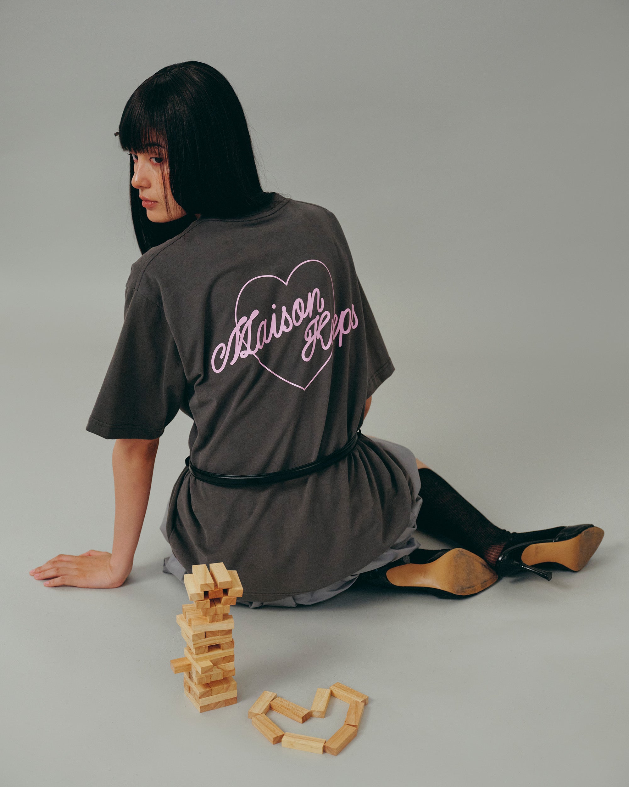 トップス maison de Dolce. forme tee/black The Oversized Adore Outline Tee – maison KEEPS